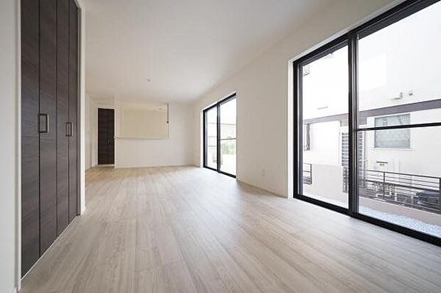 自然とみんなが集まる快適スペース。家族と過ごす時間を大切にしたリビング。