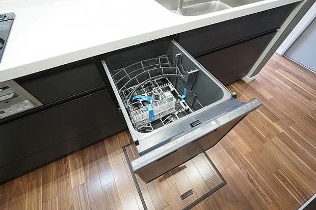 食洗器付きで機能美も充実。