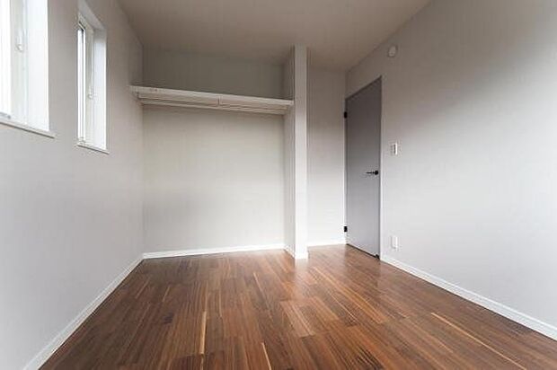 5.5帖洋室。使い勝手と心地の良い、落ち着いた住空間。