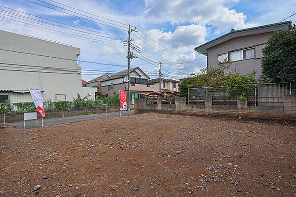 37坪超のゆとりの広さ。2駅利用可能、生活用品の店舗が揃うエリア、行政道路そばで生活に便利な立地です。