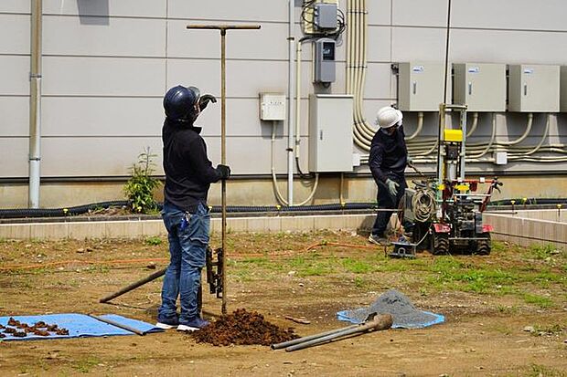 【事前に建設地の地耐力の測定を行い、地耐力不足の場合は地盤の補強工事を実施】地盤でのトラブルを事前に防ぎ、大切な建物の価値を損ねないように安心して長い間快適に暮らせる家をご提供いたします