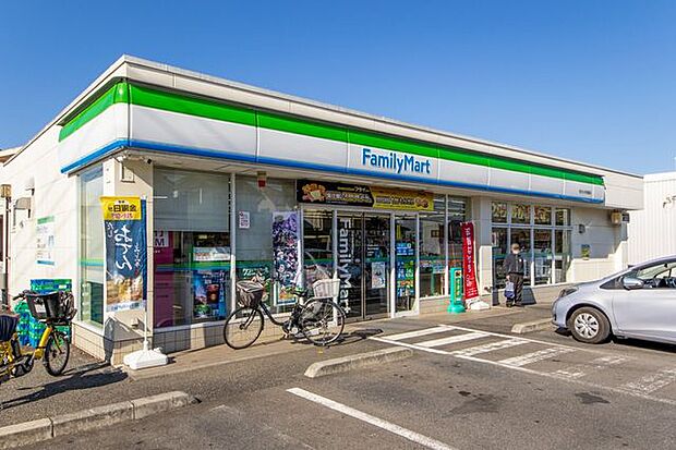 ファミリーマート所沢小手指南店 徒歩6分。 450m