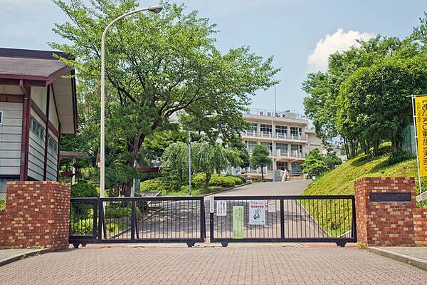所沢市立上山口中学校 徒歩7分。 490m