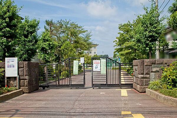 所沢市立所沢中学校 徒歩11分。 840m