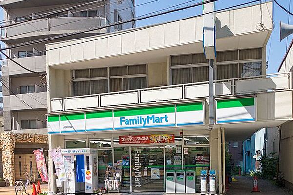 ファミリーマート妻屋所沢店 徒歩4分。 300m