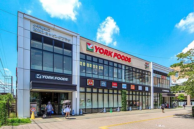 ヨークフーズ小手指店 徒歩12分。 910m