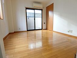 ウッドヴィレッジ 102 1階1Kのリビング/ダイニング