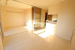 Niji-cort 1階2LDKのリビング/ダイニング