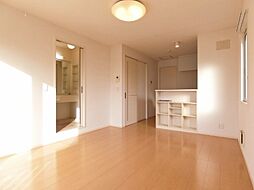 ビューラーKEN C 2階1LDKのリビング/ダイニング