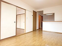 アラモード 1階2LDKのリビング/ダイニング