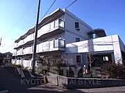 六地蔵駅より徒歩7分 築37年1ヶ月 3階建の賃貸物件