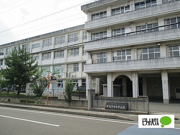 画像11:中学校「徳島市立川内中学校まで1264m」