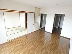 イーストパーク胡録台 4階3LDKのリビング/ダイニング