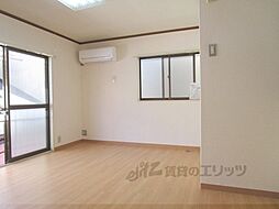 京都市営烏丸線 北大路駅 バス9分 下鴨東本町下車 徒歩3分の賃貸アパート 2階1Kのリビング/ダイニング