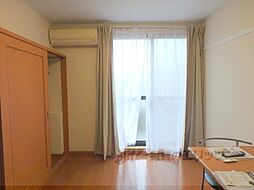 京都地下鉄東西線 石田駅 徒歩3分の賃貸アパート 1階1Kのリビング/ダイニング