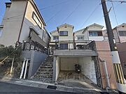 六地蔵駅より徒歩18分 築50年5ヶ月 2階建の賃貸物件