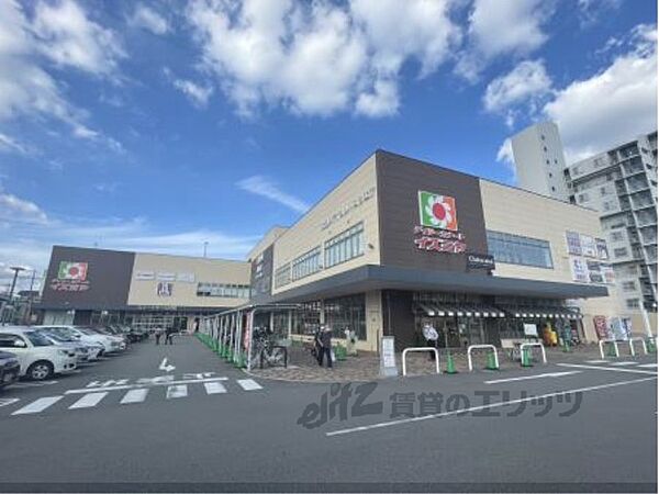 画像21:イズミヤ　伏見店まで870メートル