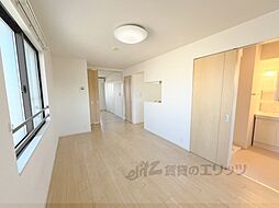 JR奈良線 JR藤森駅 徒歩7分の賃貸アパート 3階1LDKのリビング/ダイニング