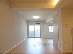 阪急京都本線 洛西口駅 徒歩4分の賃貸マンション 1階2LDKのリビング/ダイニング