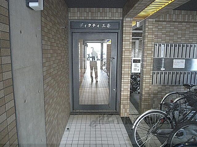4 / 15
