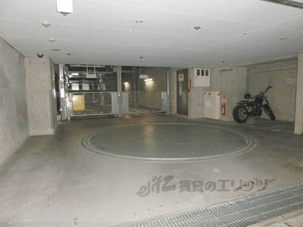 画像9:地下に駐車場があります。