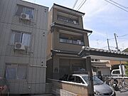 鞍馬口駅より徒歩15分 築16年8ヶ月 3階建の賃貸物件