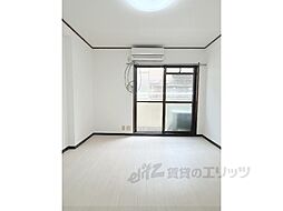 メゾン加後 107 1階ワンルームのリビング/ダイニング