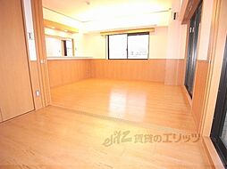 JR山陰本線 花園駅 徒歩10分の賃貸マンション 4階3LDKのリビング/ダイニング