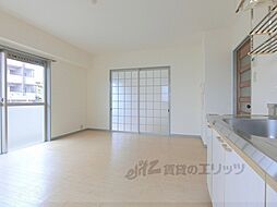 スクエアコート 201 2階2LDKのリビング/ダイニング