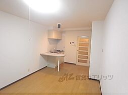 ロイヤルビーブル 103 1階ワンルームのリビング/ダイニング