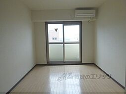 グロリアス八条 4階1Kのリビング/ダイニング