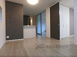 京都地下鉄東西線 御陵駅 徒歩9分の賃貸マンション 1階2LDKのリビング/ダイニング