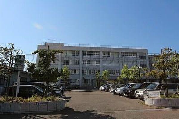 画像23:新潟市立小針小学校(690m)