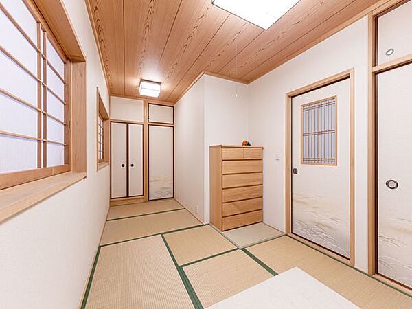 1階の8畳和室です。