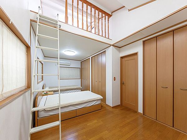 3階の12帖洋室です。