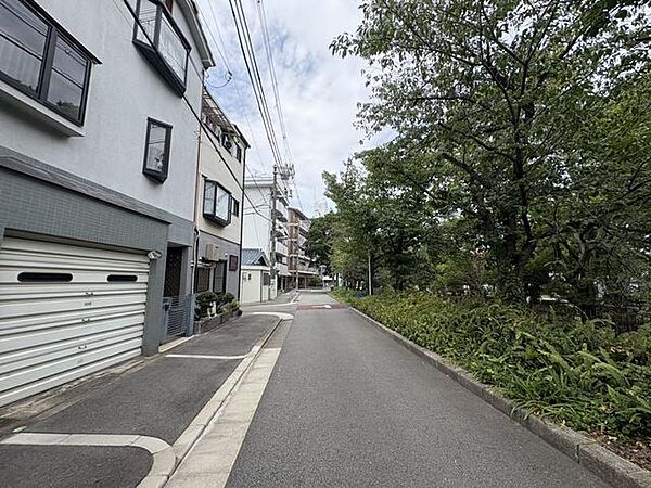 東側道路