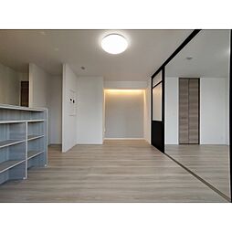 トリシア東口 1階1LDKのリビング/ダイニング