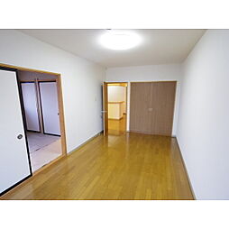 小根山ビル 4階2LDKのリビング/ダイニング