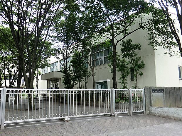 板橋区立高島第三中学校（973m）