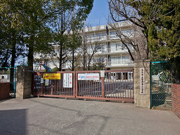 志木市立宗岡第二小学校（58m）
