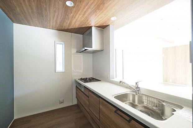 セミオープン仕様のシステムキッチン