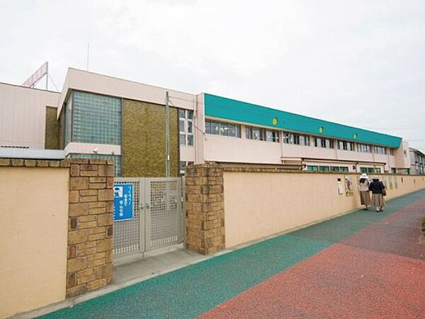志木なかもり幼稚園 徒歩9分。 708m