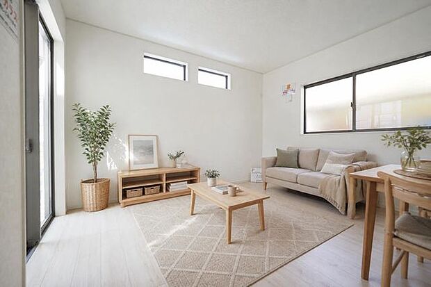 【　リビング　】全部屋ペアガラスを使用しております。断熱・遮熱効果があり、冬の暖房、夏の暖房の省エネ・節電に効果的です。※家具はCGによるイメージ。