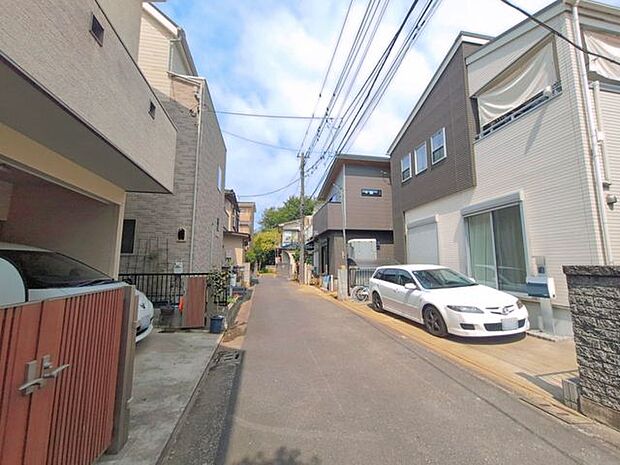 前面道路含む外観