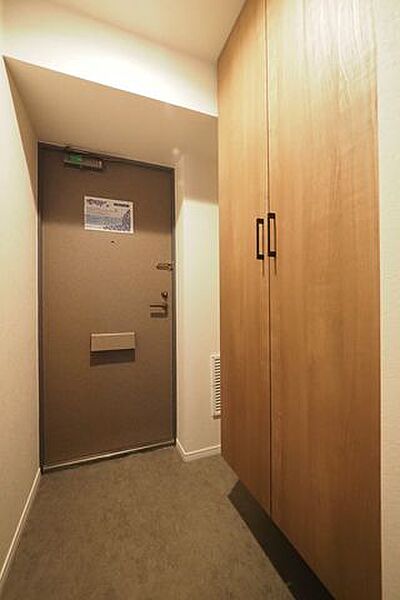 【　玄関　】家族の靴をたっぷり収納できるシューズボックス付きです。
