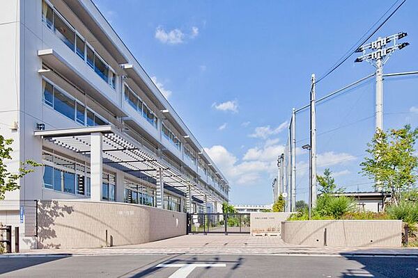 板橋区立赤塚第二中学校 徒歩9分。 700m