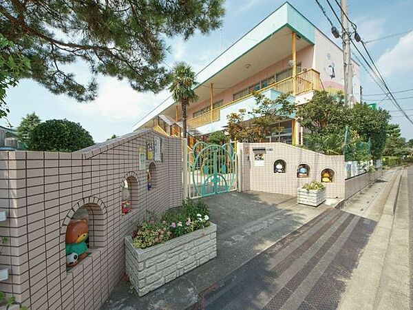 足立みどり幼稚園 徒歩7分。 530m