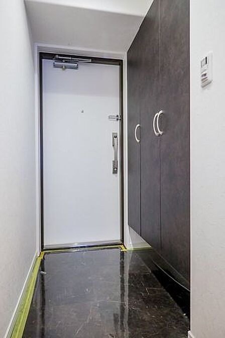 【 玄関 】家族の靴をたっぷり収納できるシューズボックス付きです。
