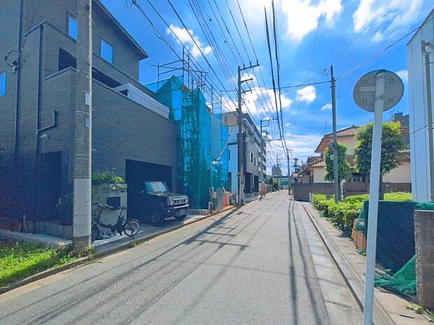 前面道路含む外観