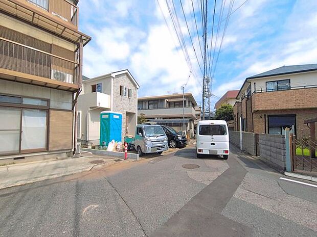 前面道路含む外観